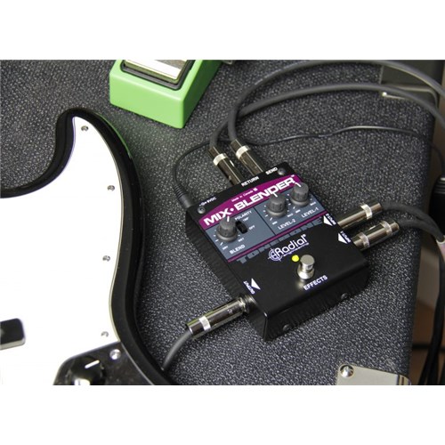 MIX-Blender-on-amp-w-TS9-and-bass-hirez-768x562